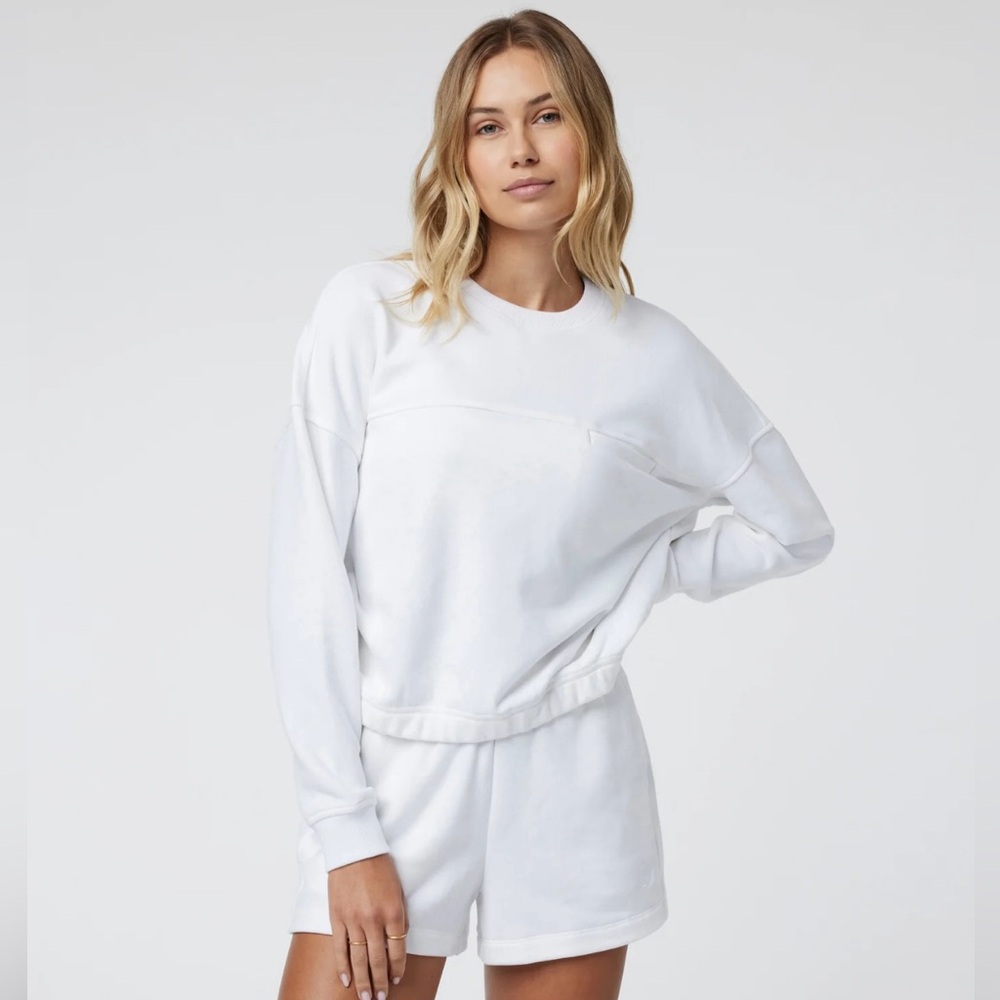 Vuori Sedona Crew in White. Size XS in EUC.
